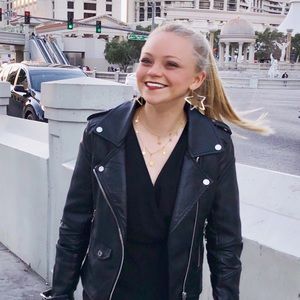 Meet your Posher, Lauren